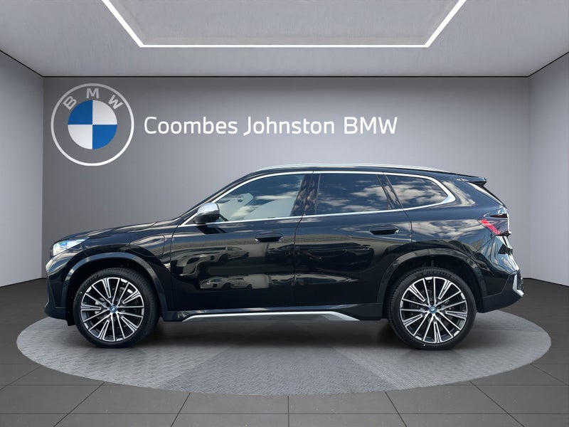 2025 BMW X1 xDrive25e xLine image 3