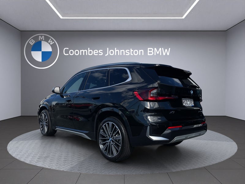 2025 BMW X1 xDrive25e xLine image 4