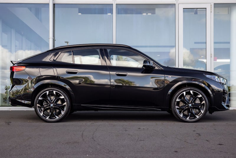 2025 BMW X2 M35i xDrive image 3