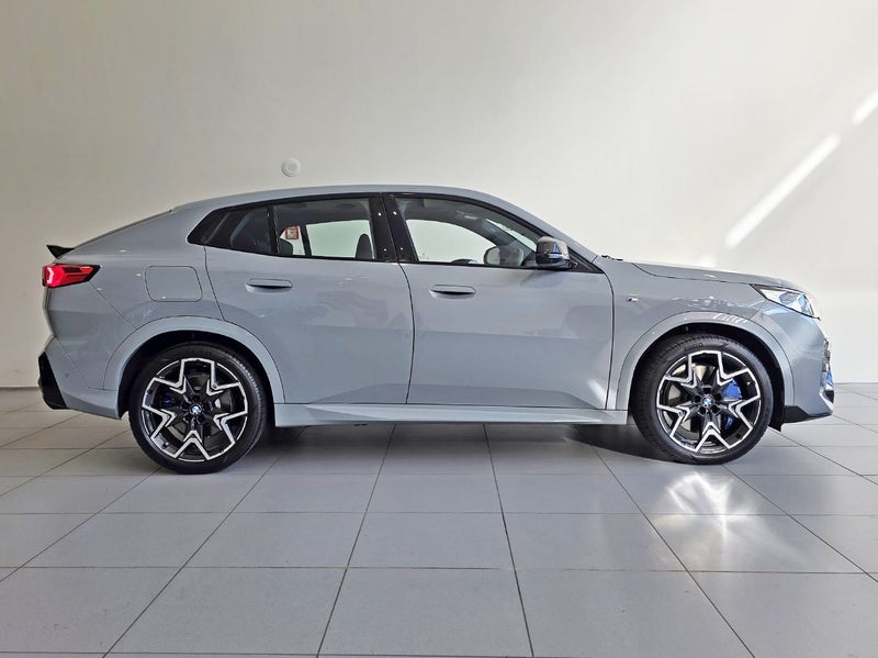 2025 BMW X2 M35i XDrive image 3