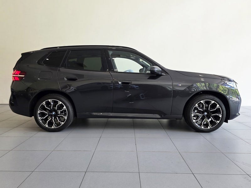 2025 BMW X3 20 xDrive image 3