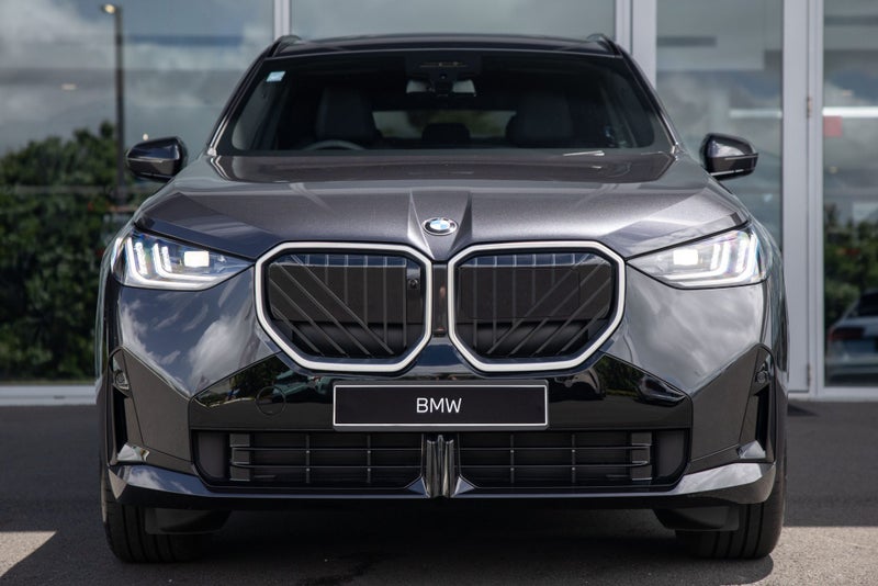 2025 BMW X3 20 xDrive image 2
