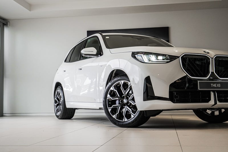 2025 BMW X3 20 xDrive image 2