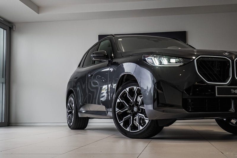 2025 BMW X3 20 xDrive image 2