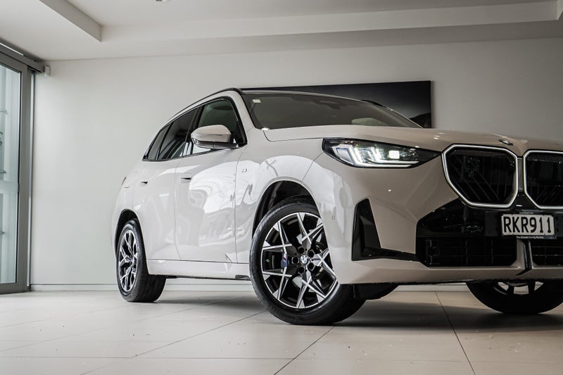 2025 BMW X3 20 xDrive image 2