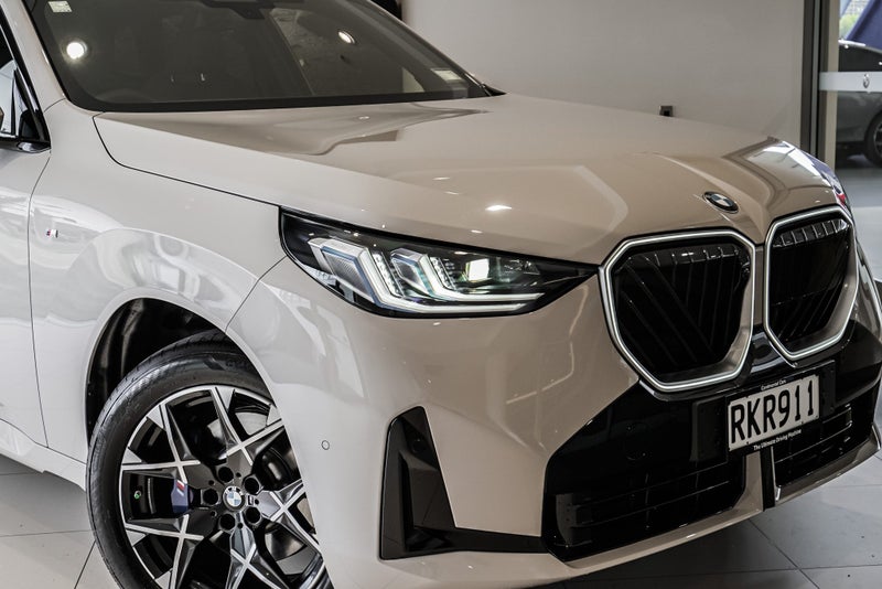 2025 BMW X3 20 xDrive image 3