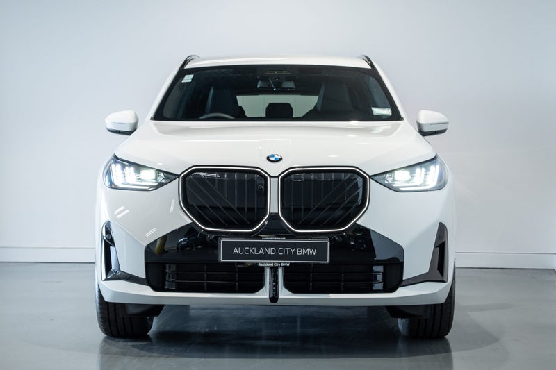 2025 BMW X3 20 xDrive image 2