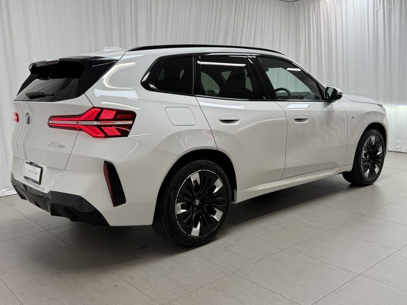 2025 BMW X3 20 xDrive with Motorsport Pacakage image 3