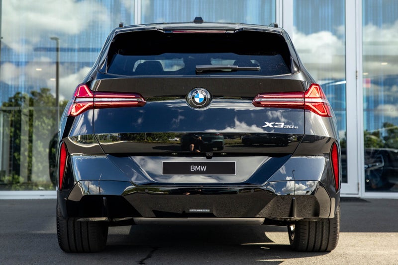 2025 BMW X3 30e Plug-in Hybrid image 5