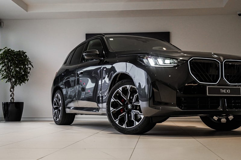 2025 BMW X3 30e xDrive image 2