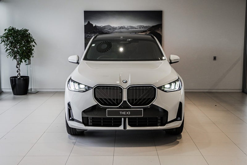 2025 BMW X3 30e xDrive image 4