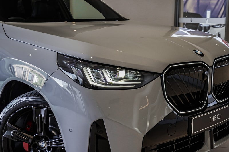 2025 BMW X3 30e xDrive image 3