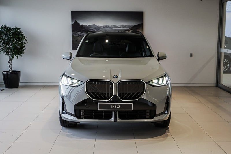 2025 BMW X3 30e xDrive image 4