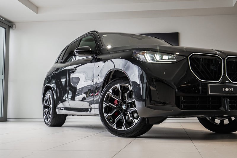 2025 BMW X3 30e xDrive image 2
