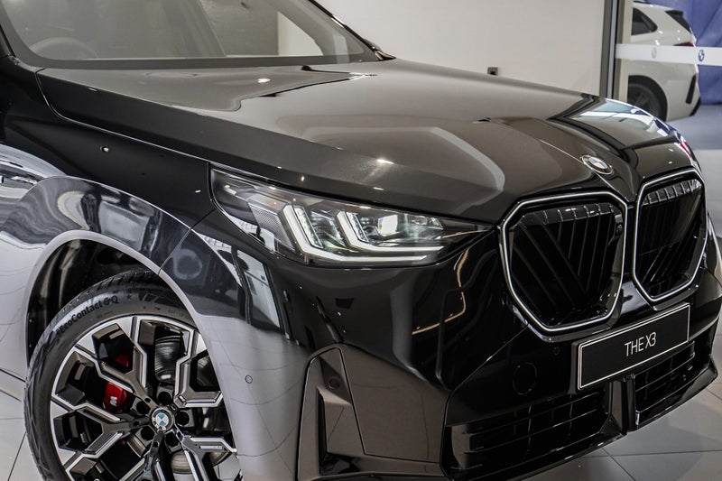 2025 BMW X3 30e xDrive image 3