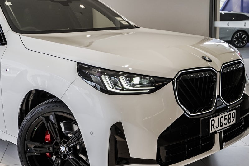 2025 BMW X3 30e xDrive image 2