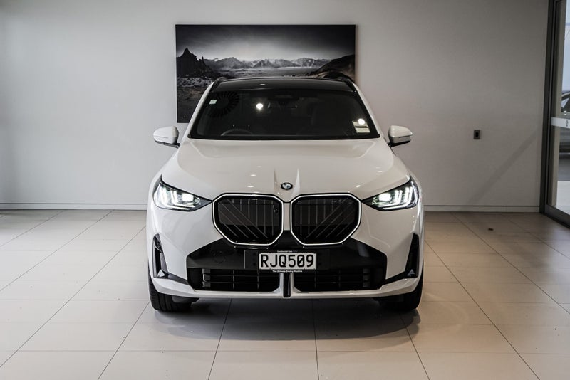 2025 BMW X3 30e xDrive image 4