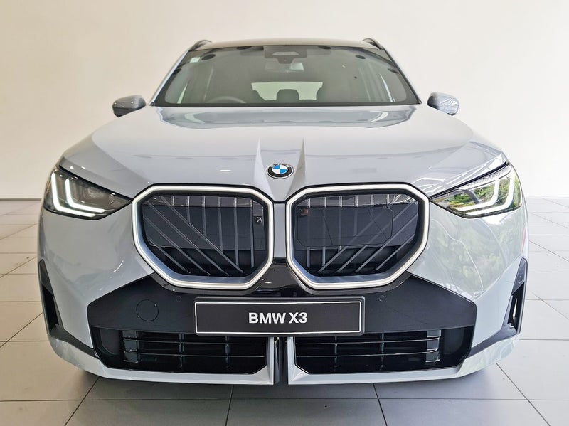 2025 BMW X3 30e xDrive Comfort Package image 2