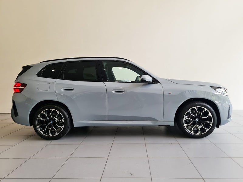 2025 BMW X3 30e xDrive Comfort Package image 3