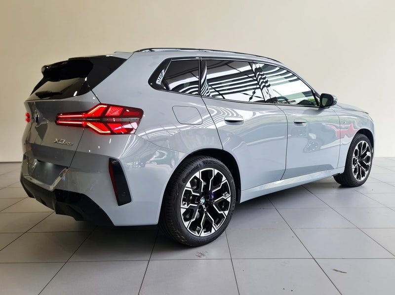 2025 BMW X3 30e xDrive Comfort Package image 4