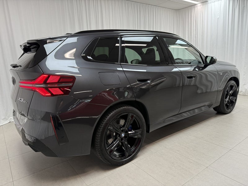 2025 BMW X3 30e xDrive PHEV image 3