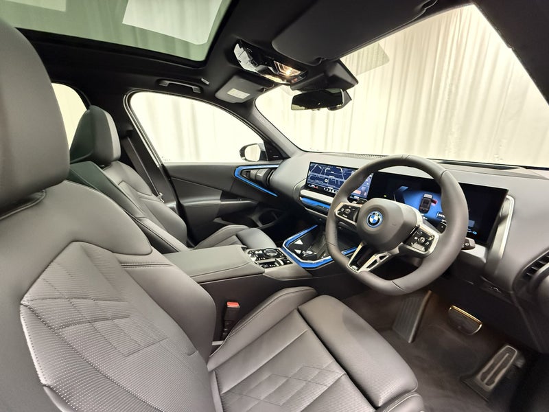 2025 BMW X3 30e xDrive PHEV image 4