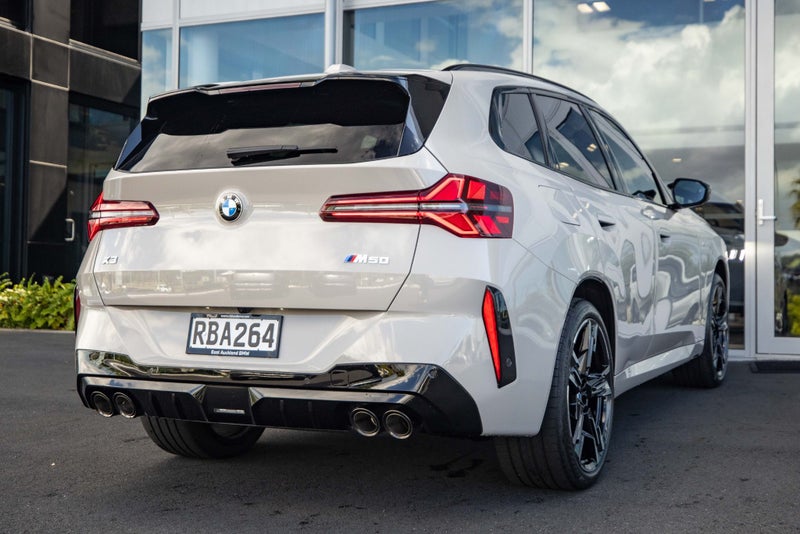 2025 BMW X3 M50 Xdrive image 3