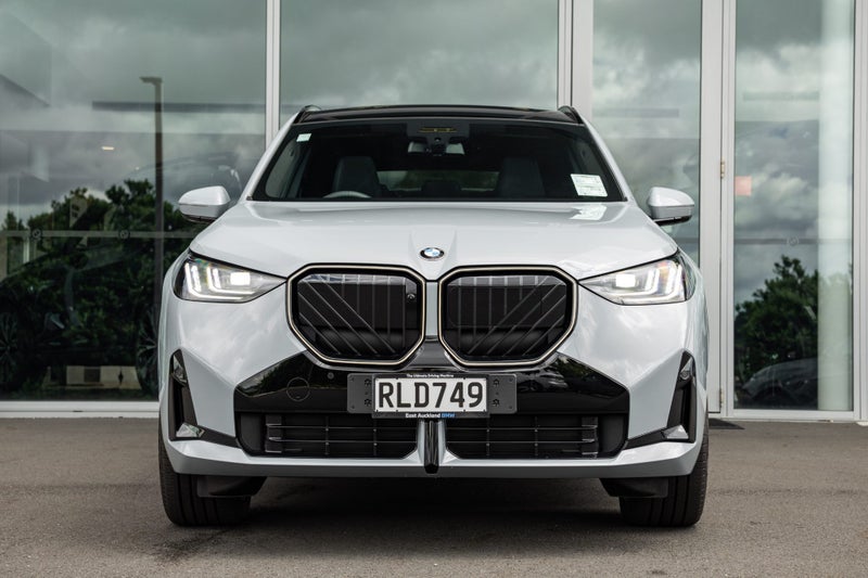 2025 BMW X3 X3 30e xDrive image 2