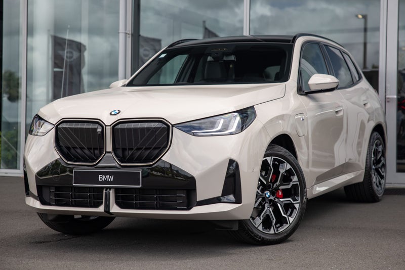 2025 BMW X3 xDrive 30e image 1