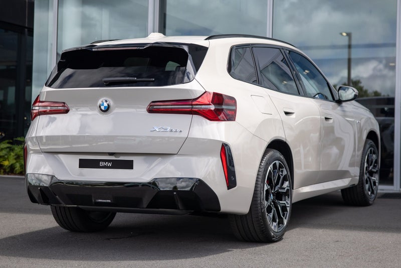 2025 BMW X3 xDrive 30e image 4