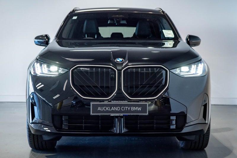 2025 BMW X3 xDrive 30e - Plug in Hybrid image 2