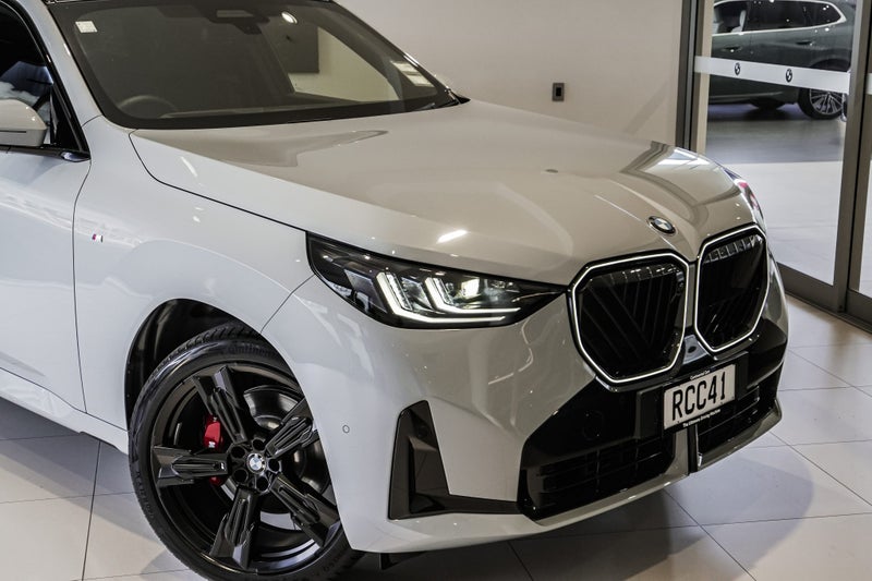 2025 BMW X3 xDrive30e image 3