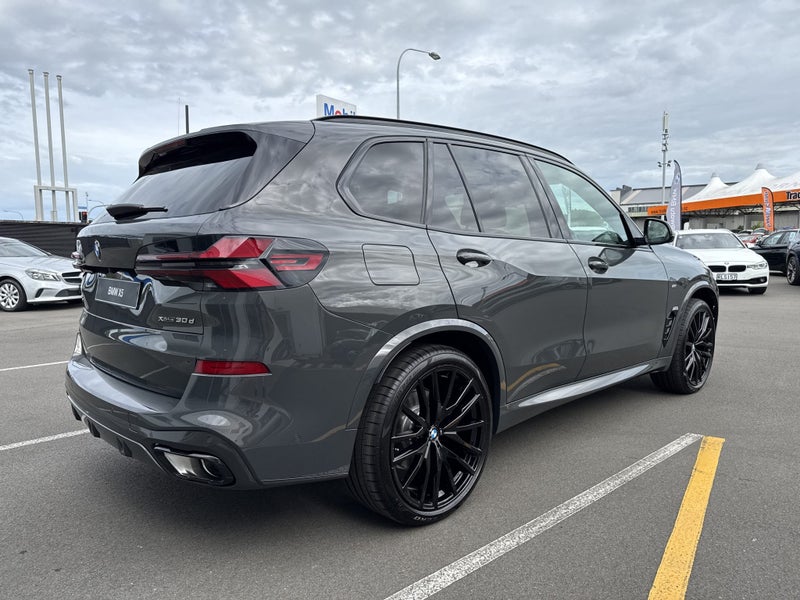 2025 BMW X5 30d xDrive - Beauitful Spec! Financ... image 5