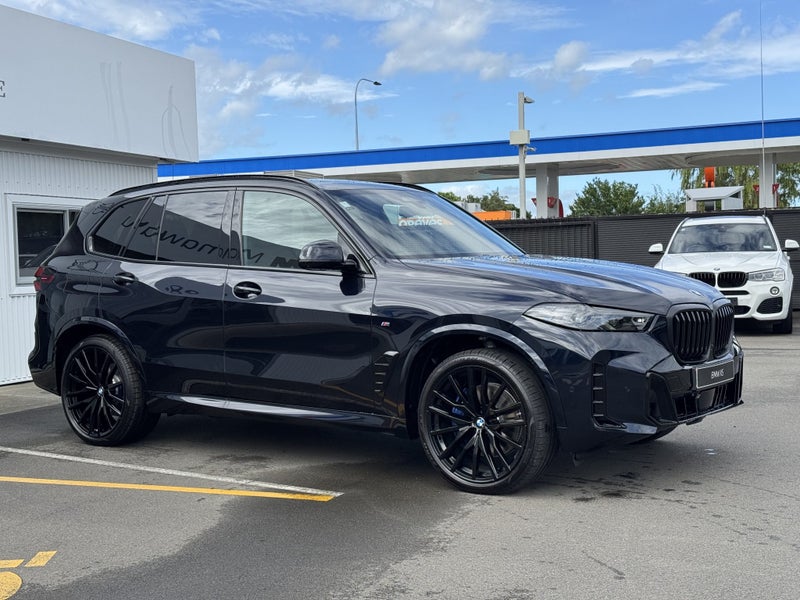 2025 BMW X5 30d xDrive - M Sport + Innovations... image 3