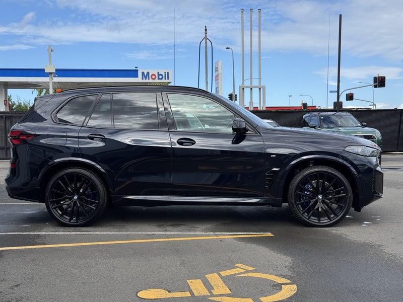 2025 BMW X5 30d xDrive - M Sport + Innovations... image 4
