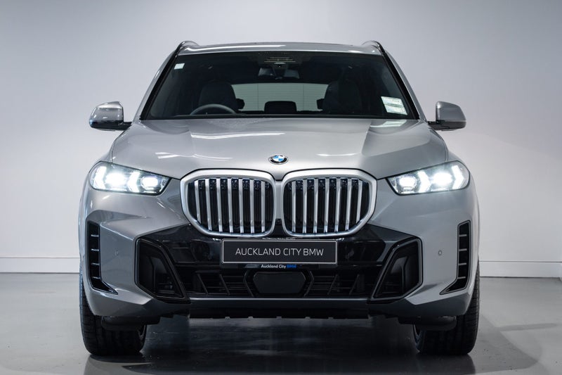 2025 BMW X5 30d xDrive30d M-Sport with Innovati... image 2