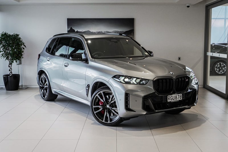 2025 BMW X5 M60i image 1