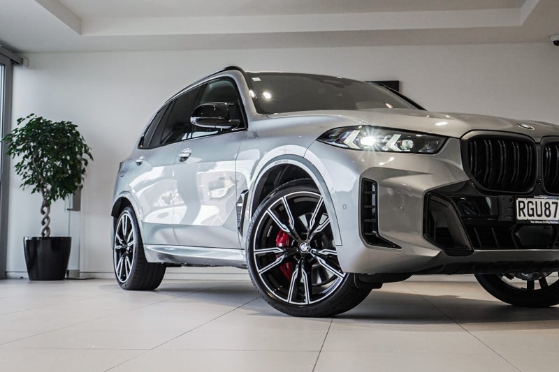 2025 BMW X5 M60i image 2