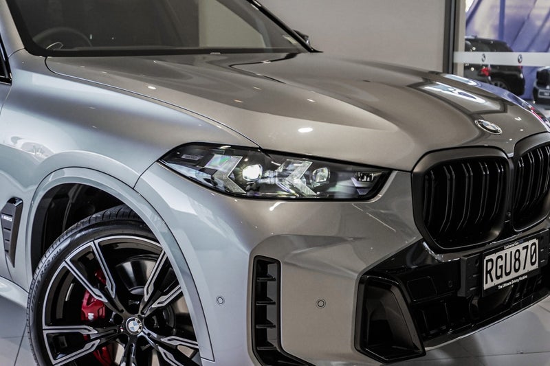 2025 BMW X5 M60i image 3