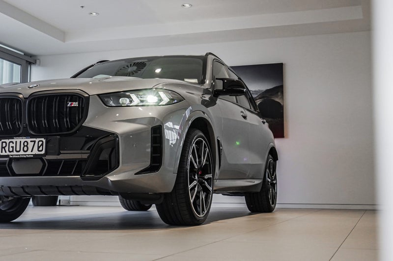 2025 BMW X5 M60i image 5