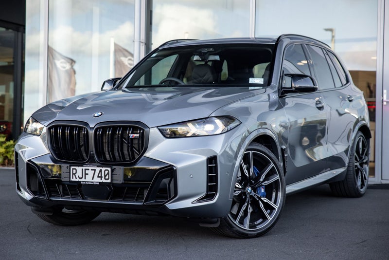 2025 BMW X5 M60i image 1