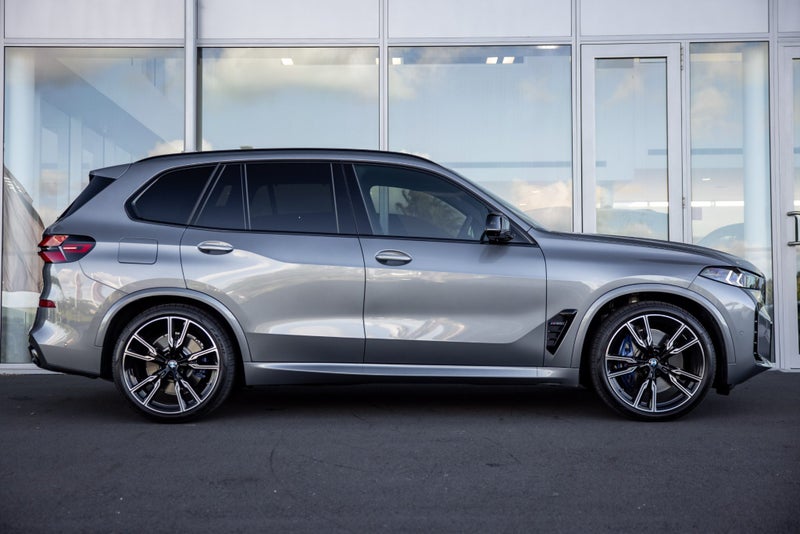 2025 BMW X5 M60i image 3