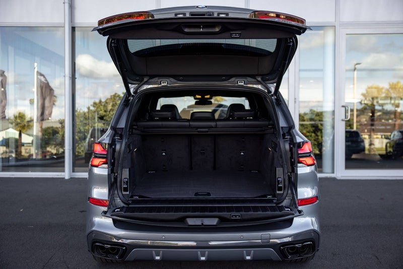 2025 BMW X5 M60i image 5