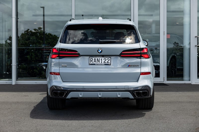 2025 BMW X5 M60i image 3