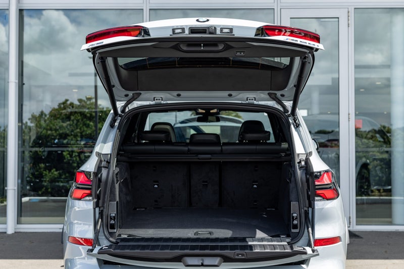 2025 BMW X5 M60i image 4