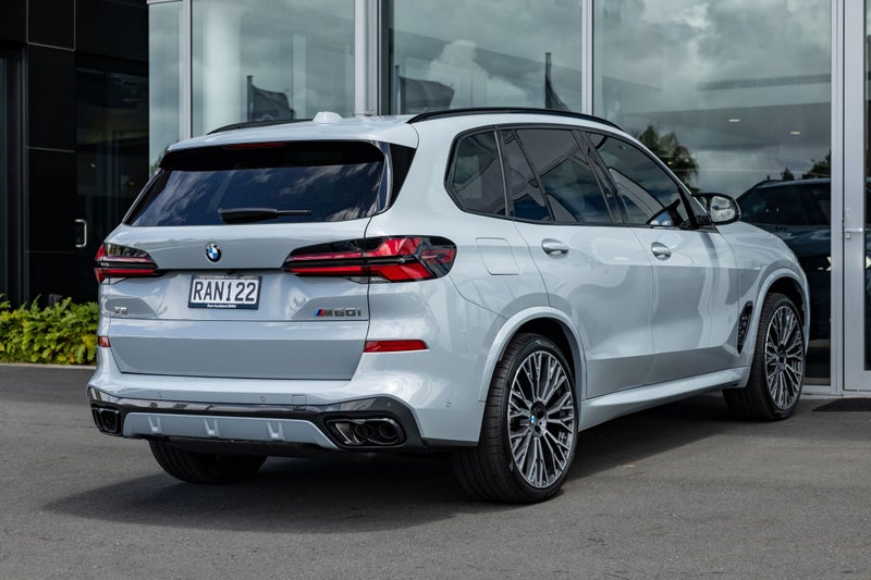 2025 BMW X5 M60i image 5