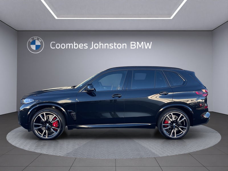 2025 BMW X5 M60i xDrive image 3