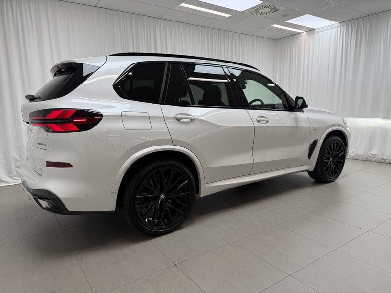 2025 BMW X5 X5 xDrive30d + Motorsport Pro + Inn... image 3