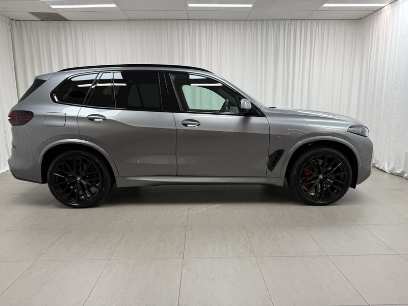 2025 BMW X5 X5 xDrive30d Sports Collecton with... image 2
