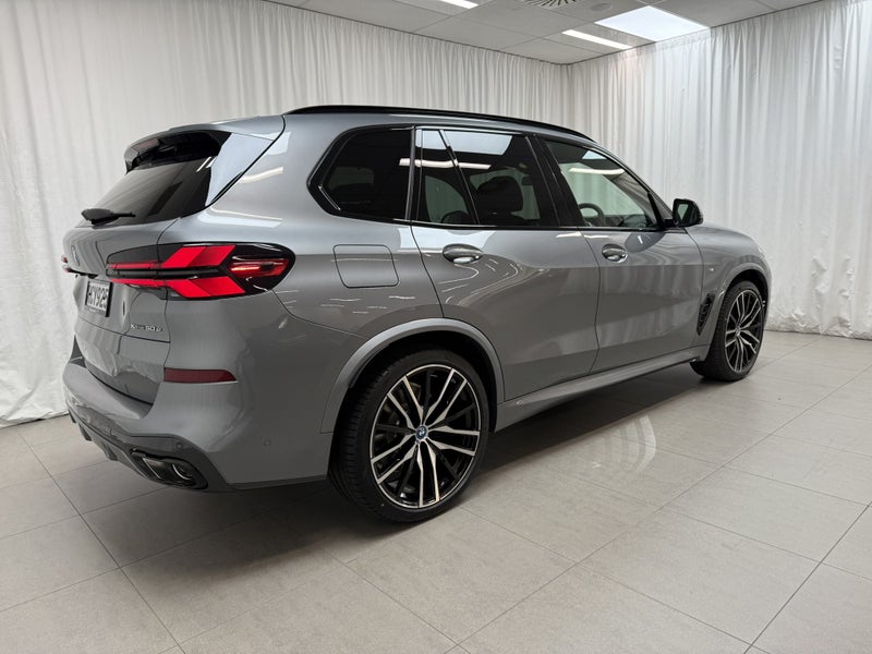 2025 BMW X5 X5 xDrive50e image 3